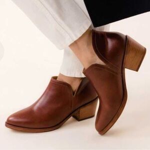 NISOLO MIA Ankle Boot Auburn